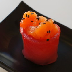 Atum embrulhado em gunkan maki